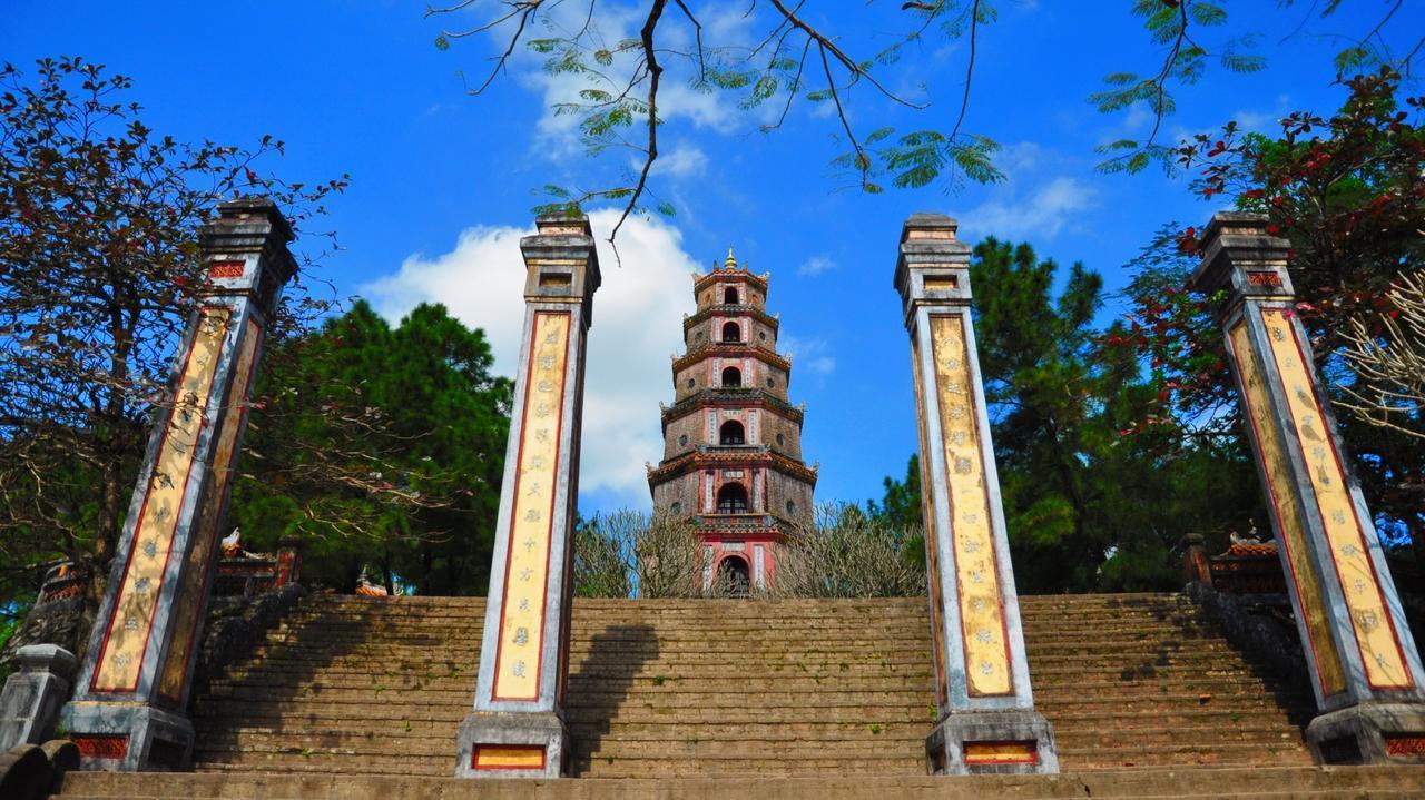 Hoang Trieu Hotel Hue Bagian luar foto