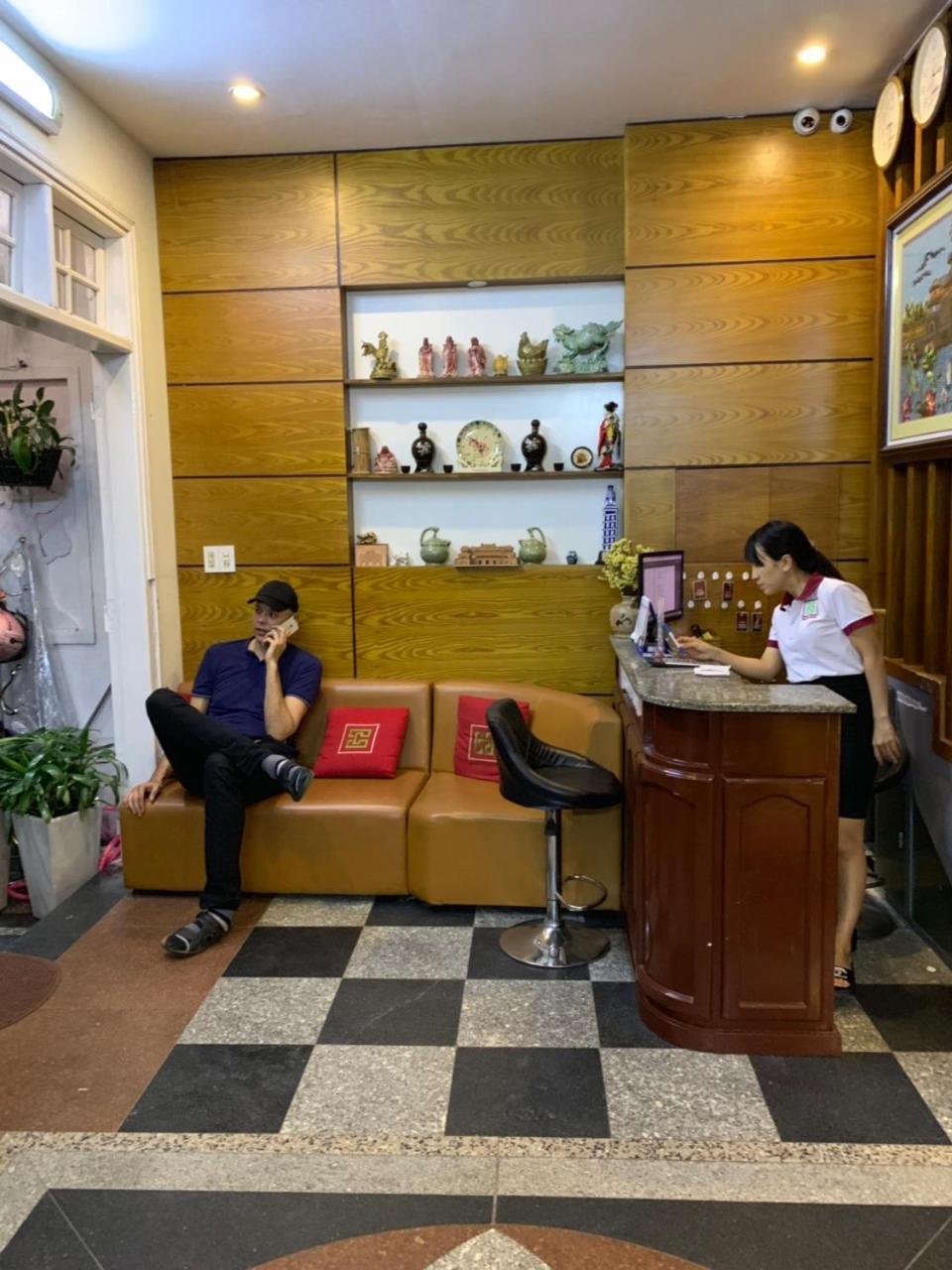 Hoang Trieu Hotel Hue Bagian luar foto