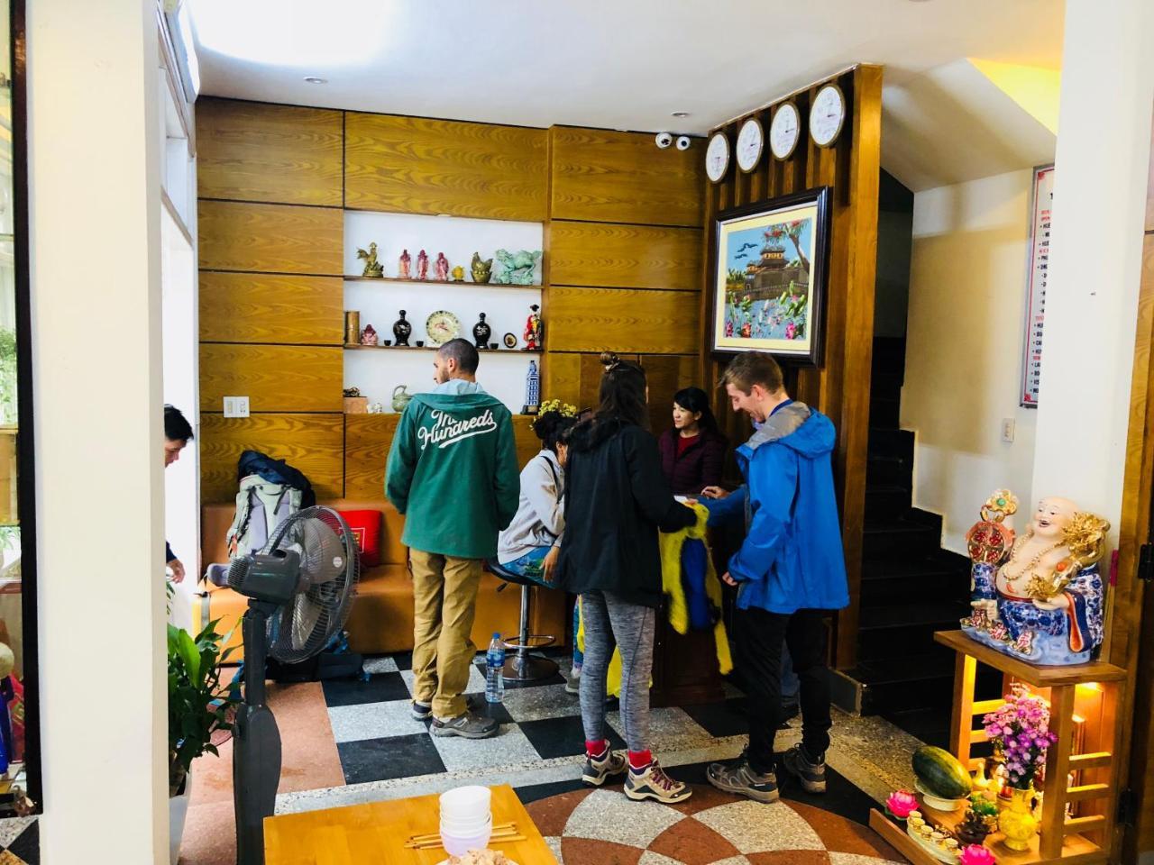 Hoang Trieu Hotel Hue Bagian luar foto