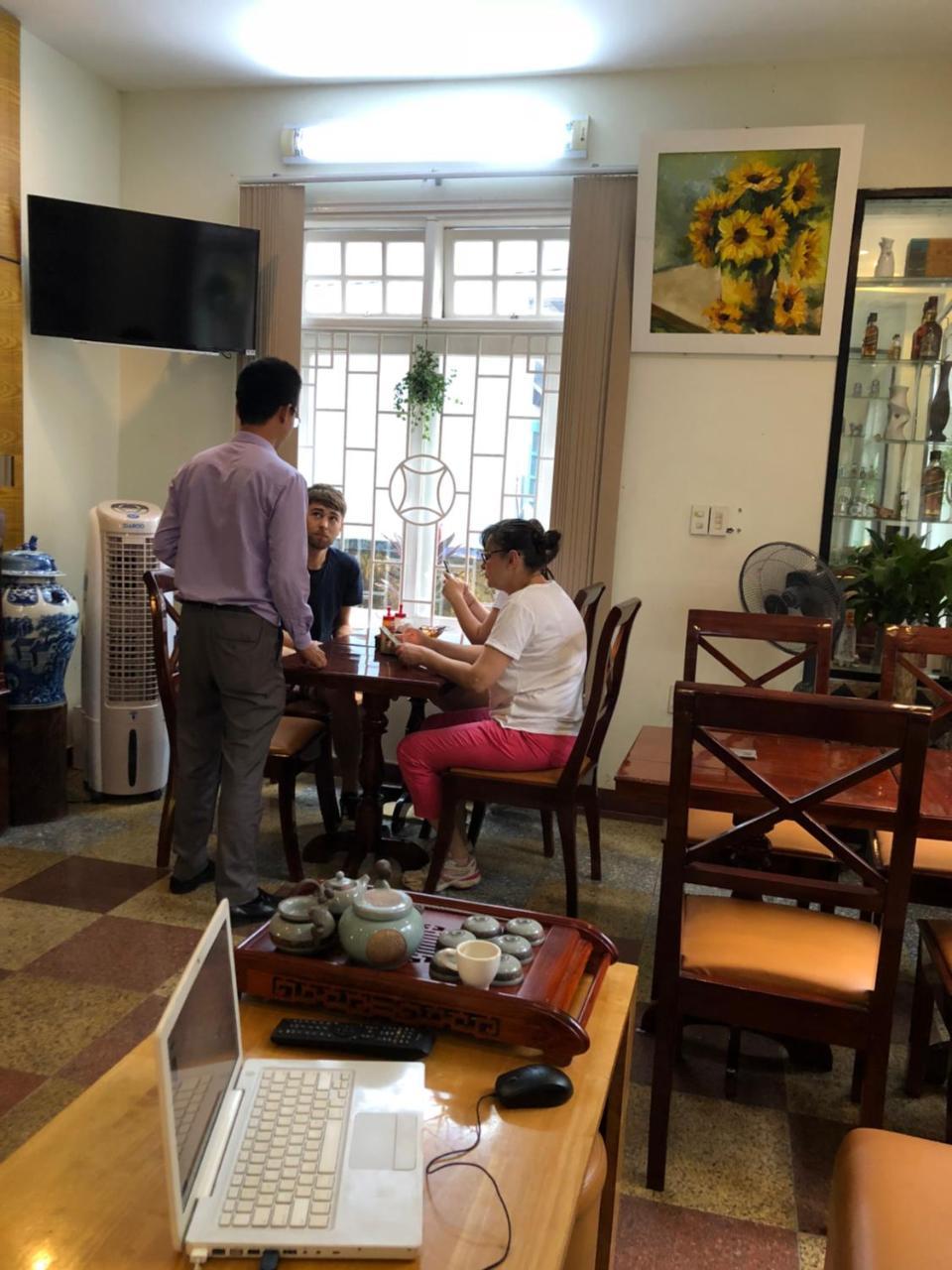 Hoang Trieu Hotel Hue Bagian luar foto