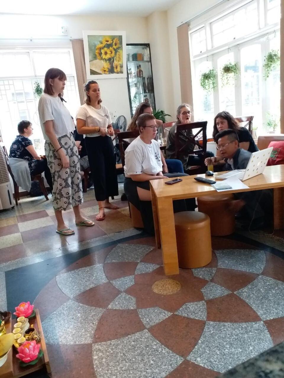 Hoang Trieu Hotel Hue Bagian luar foto
