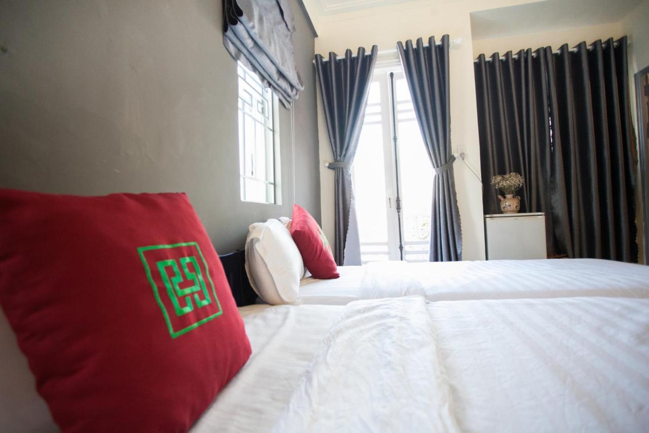 Hoang Trieu Hotel Hue Bagian luar foto