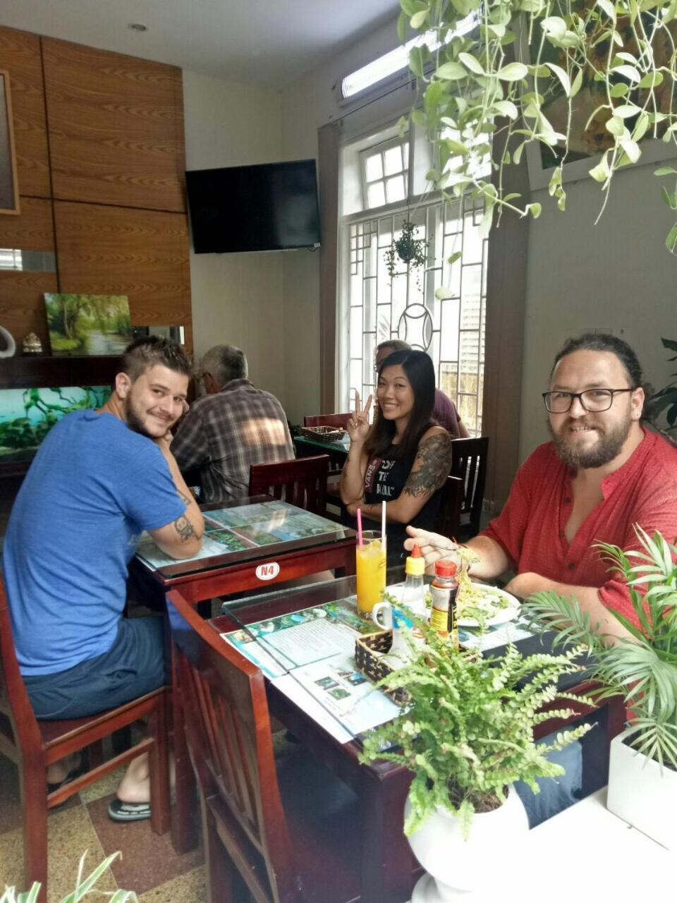 Hoang Trieu Hotel Hue Bagian luar foto